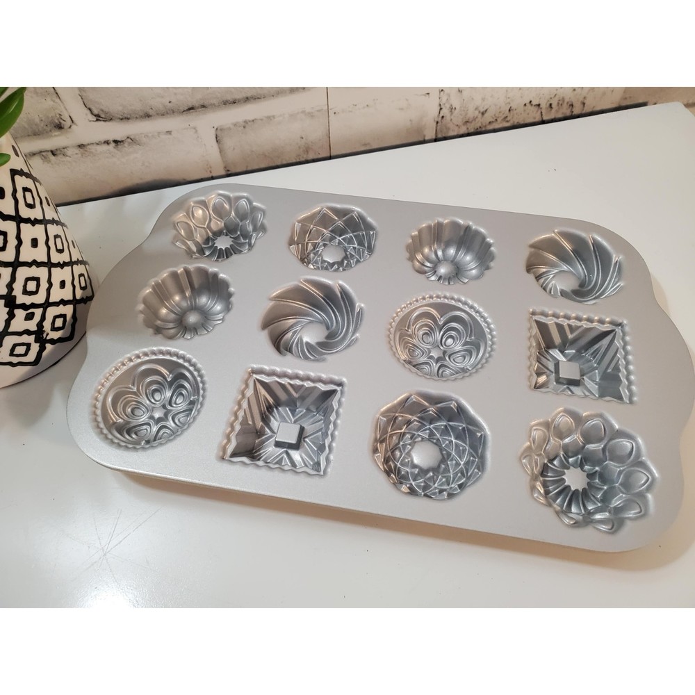 Nordicware Bundt Charms Mini Tea Cake Baking Pan (H)